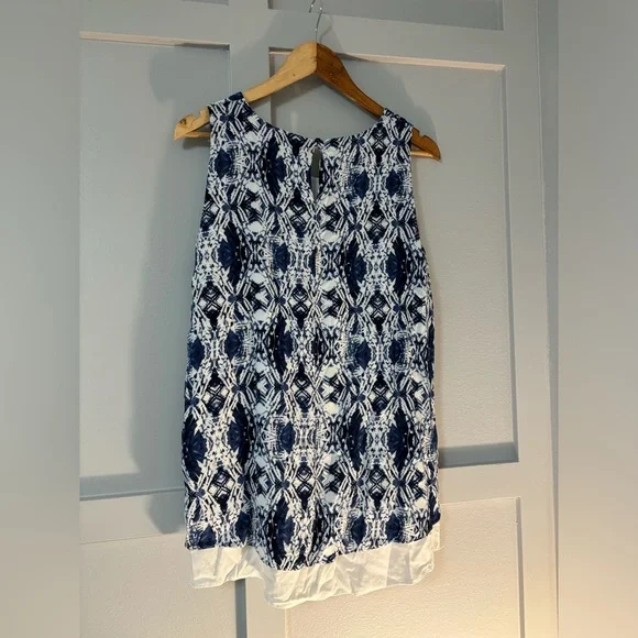 Blue and White Lightweight Top - Picture 3 of 4